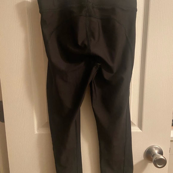Black under armour capris, excellent condition, small - Picture 4 of 4